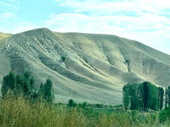 Tianshan mountain scenery on the approach to Tomur Peak
