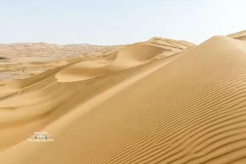 Sand dunes at the edge of the Taklamakan Desert near Bachu